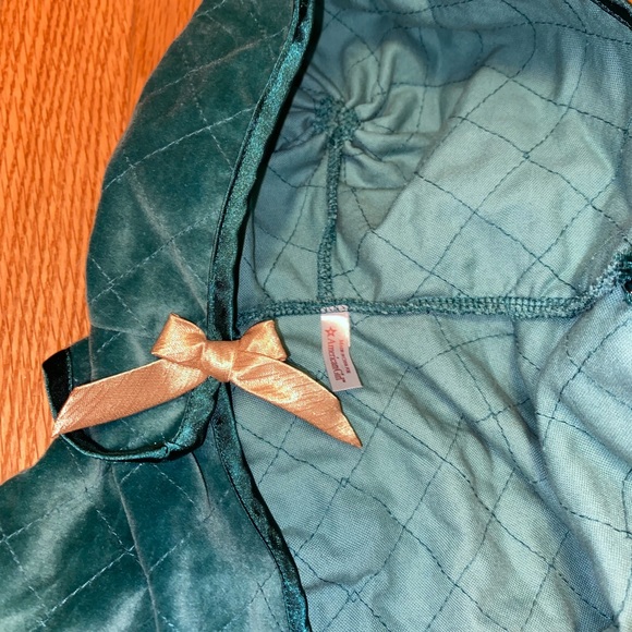 American Girl Green Cloak - Picture 2 of 3